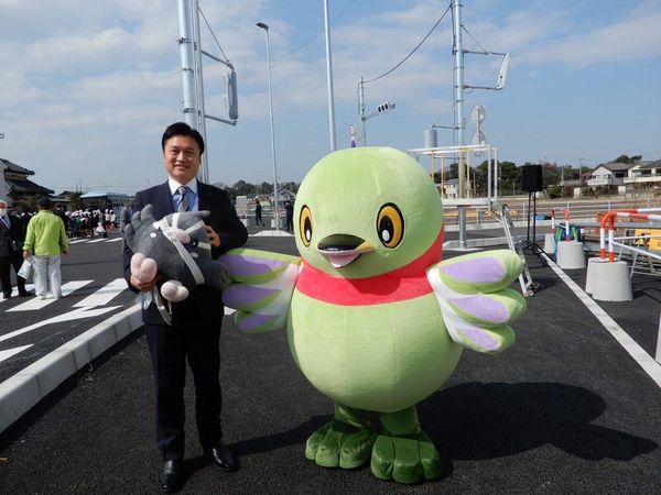三郷流山橋のアクセス道路お披露目式