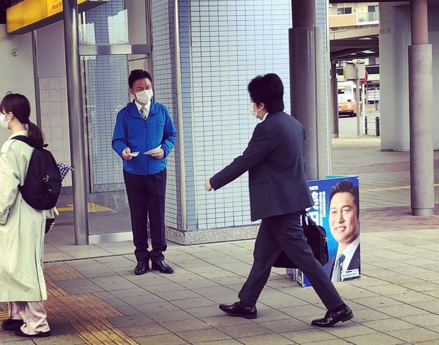 今朝も三郷中央駅北側で選挙結果をお配りしました！