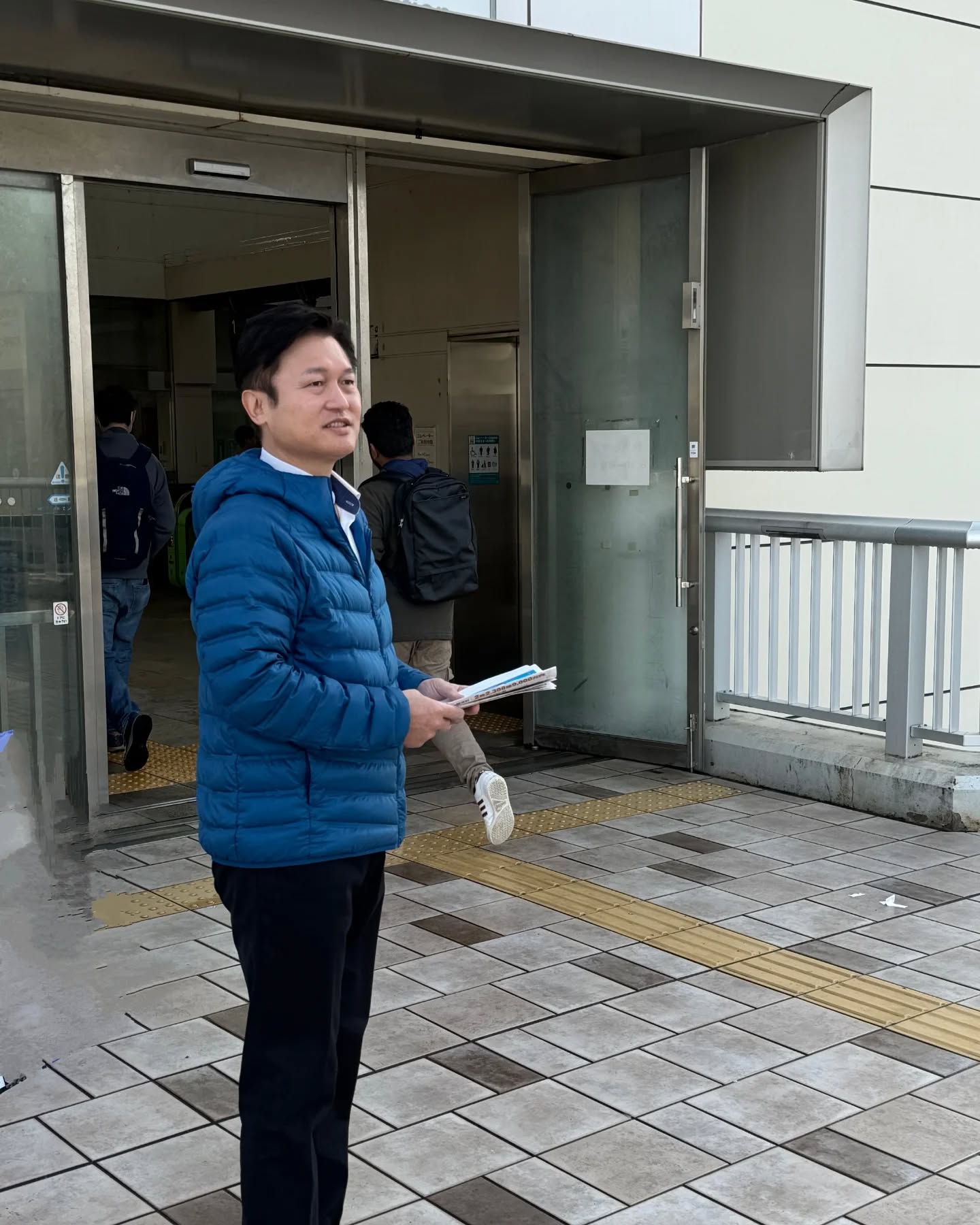 【県政報告の駅頭配布はじめました】